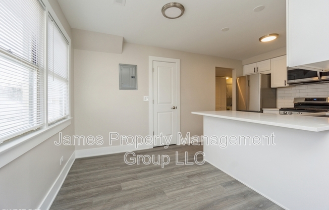 6047 N NORTHWEST HWY