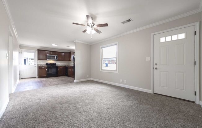 Look and Lease Special! $200 off rent!!!