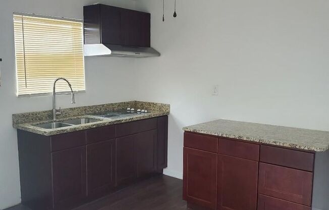 1 bed, 1 bath, 467 sqft, $695, Unit Unit B R