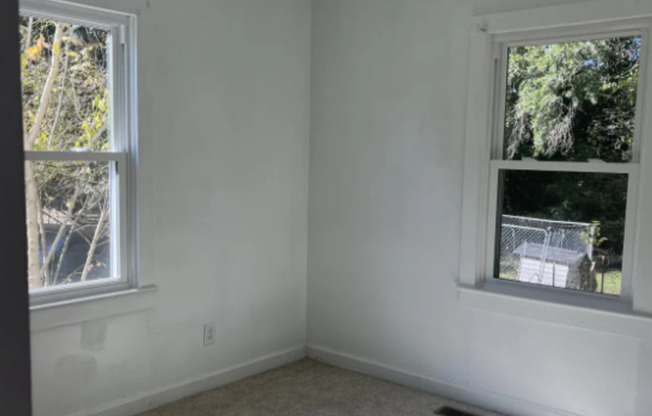 2 beds, 1 bath, $1,195