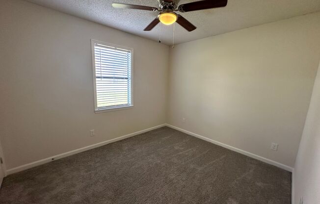 2 beds, 1 bath, $800, Unit Apt 12