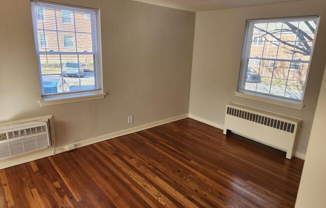 2 beds, 1 bath, 897 sqft, $2,275, Unit F-05