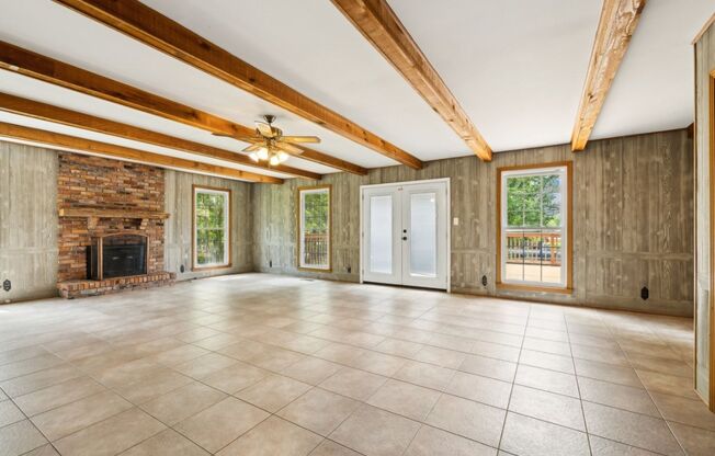 Very large 4 or 5 bedroom ranch in Donelson, TN. Best location.