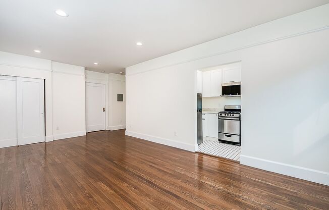 Studio, 1 bath, 461 sqft, $1,350, Unit 211