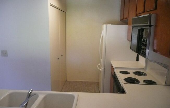 2-Bedroom 1-Bathroom La Jolla UTC Condo with 2-car garage