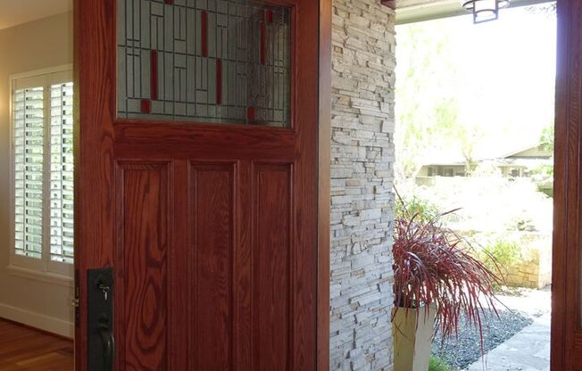 GREAT North Los Altos Home, large rooms, vaulted ceilings, chef's kitchen, close to schools/town!