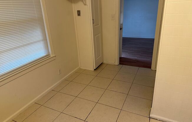 2 beds, 1 bath, $985