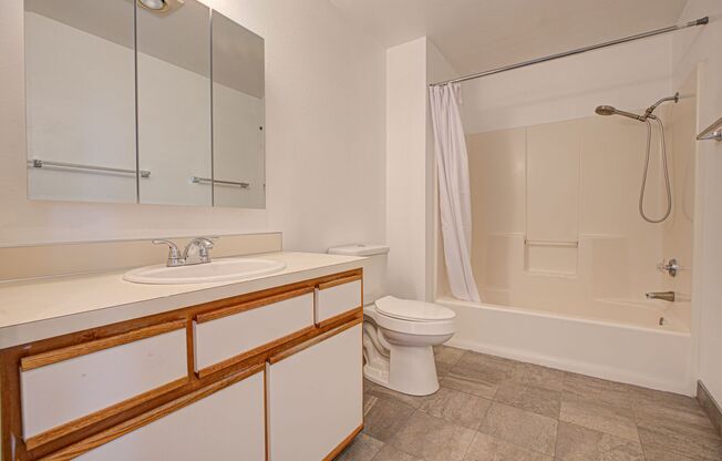 2 beds, 1 bath, 838 sqft, $1,350, Unit 237-53