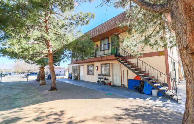 E Mesquite Ave. 1400& 1404