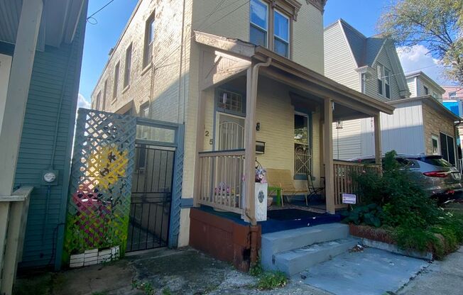 6 Bed/2.5 Bath Mins. From UC $750/pp ($4,500/mo)!