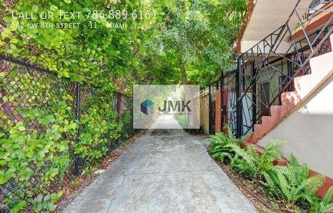 542 NW 8 ST