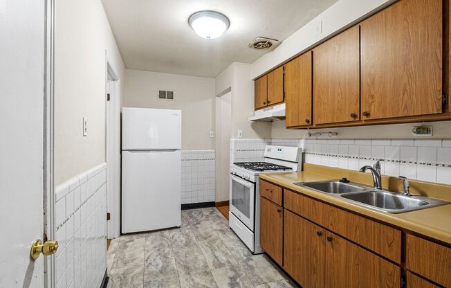 3 beds, 1 bath, $1,250