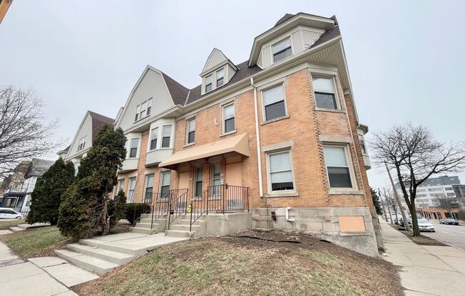 Studio, 1 bath, $850, Unit 1728-02