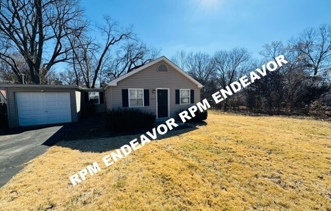 3BD Home with Garage, Yard and Pet friendly!
