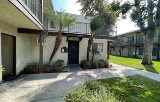 STUNNING APARTMENT! GREAT LOCATION! POOL PROPERTY