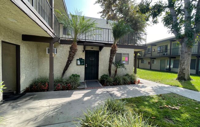 STUNNING APARTMENT! GREAT LOCATION! POOL PROPERTY