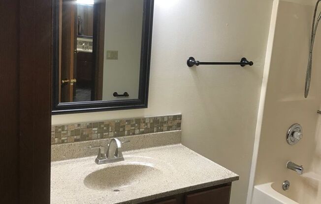 3 beds, 1 bath, 1,040 sqft, $1,695, Unit 3156-306