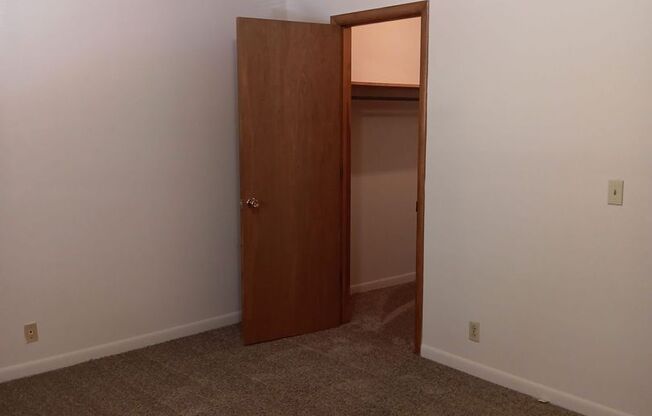 1 bed, 1 bath, 800 sqft, $970, Unit F04 Manor