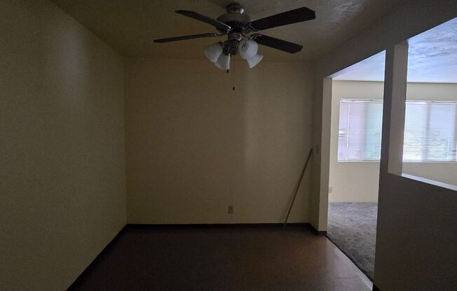 2 beds, 1 bath, $1,295, Unit 22