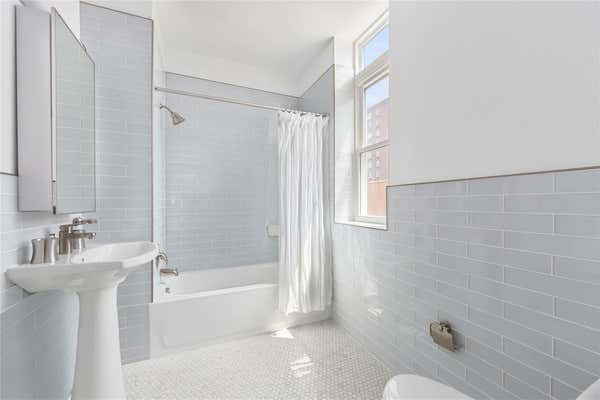 70 W 139 ST