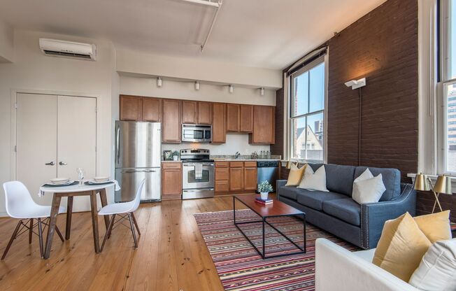 Studio, 1 bath, 550 sqft, $1,550, Unit #605