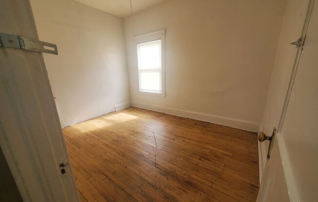 2bd Unit in 4-plex near Case Western!