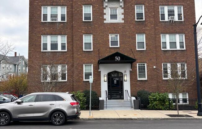 Studio, 1 bath, 421 sqft, $1,900, Unit 25