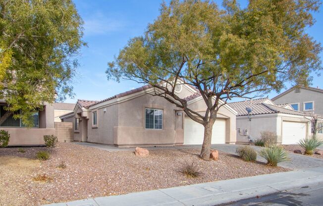 ***GATED COMMUNITY*** EXTRAORDINARY MOVE-IN READY 3 BED SINGLE-STORY HOME!