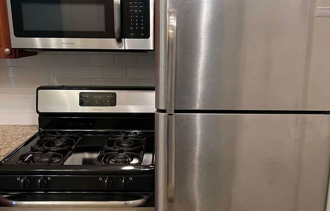 1 bed, 1 bath, $1,750, Unit B10