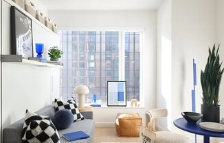457 W 40 ST