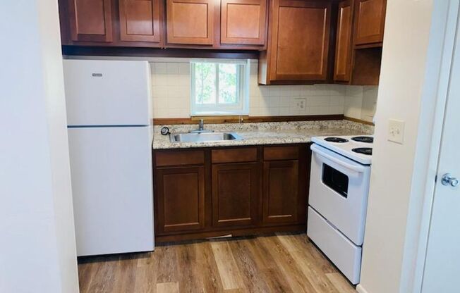 1 bed, 1 bath, 650 sqft, $820, Unit B14