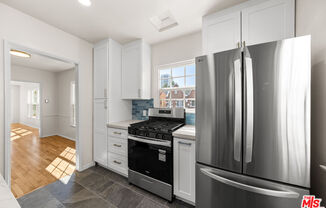 642 1/2 S DUNSMUIR AVE