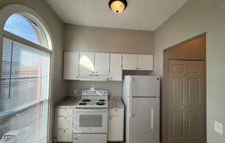 2 beds, 1 bath, 757 sqft, $1,050, Unit 32