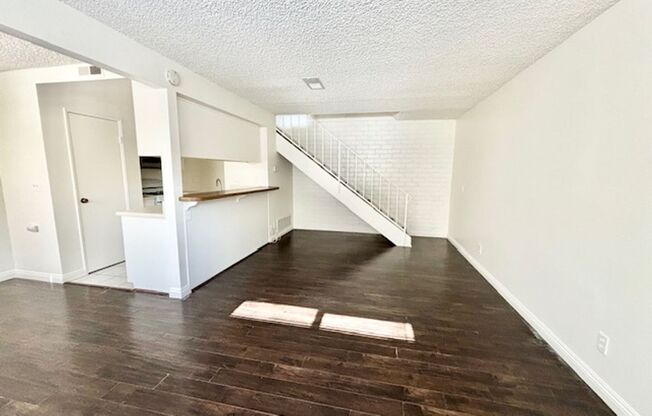 2 beds, 1 bath, $2,350, Unit # 2