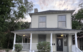 114 NE TUSCAWILLA AVE