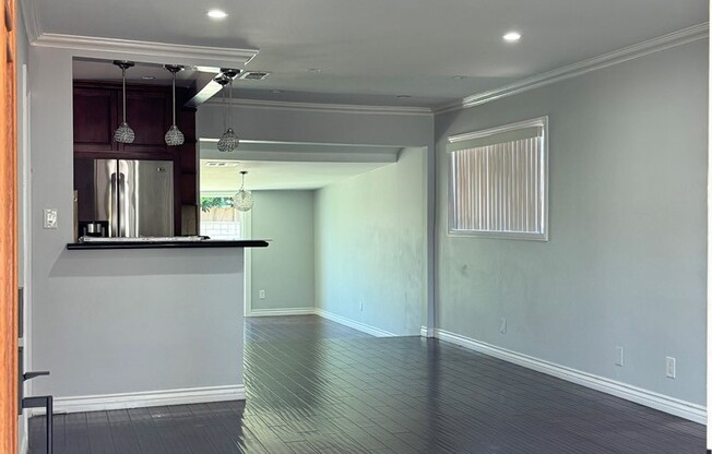 8739 TYRONE AVE