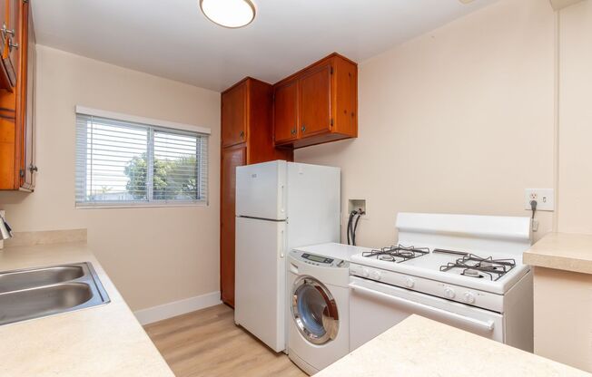 2 beds, 2 baths, $2,695, Unit 18