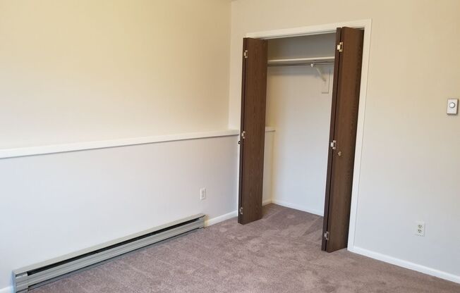 2 beds, 1 bath, 800 sqft, $950, Unit 03