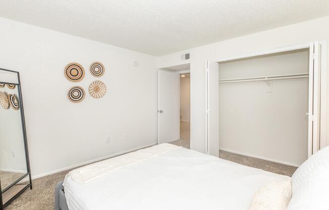 2 beds, 1 bath, 780 sqft, $999