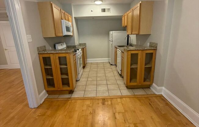 2 beds, 1 bath, 800 sqft, $1,475, Unit 200