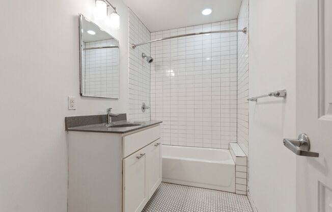 Studio, 1 bath, 400 sqft, $900, Unit Unit 104