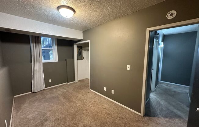 2 beds, 1 bath, 1,000 sqft, $1,050, Unit 248 Grand Blvd.