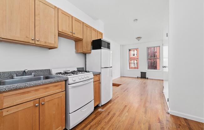 66 W 10 ST
