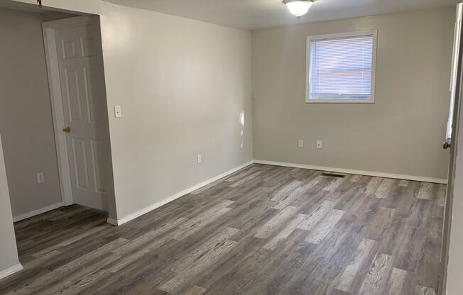 $775 - 2 bedroom/ 1 bathroom - 2 bed home with a fenced in yard!