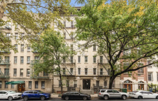 451 W 44 ST
