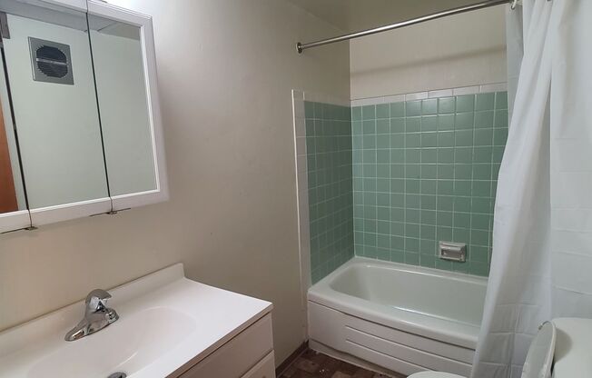 1 bed, 1 bath, 1 sqft, $995, Unit GOV - 603