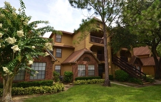 Lovely 1/1 Corner Unit in GATED ~ LAKEFRONT community in Altamonte Springs!