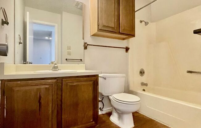 3 beds, 2 baths, 970 sqft, $1,390, Unit 3