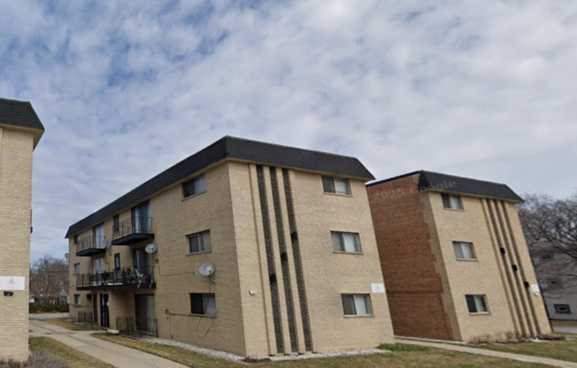 4646-4658 W 79th LLC