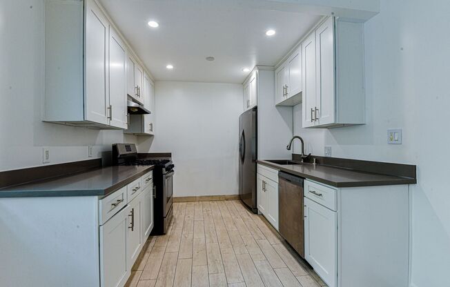4324 Ventura Canyon Ave (near Ventura Blvd) Gem